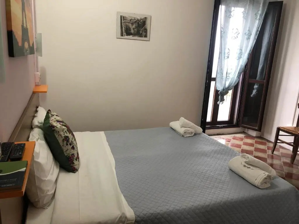 Standard Double room with balcony (full double bed)