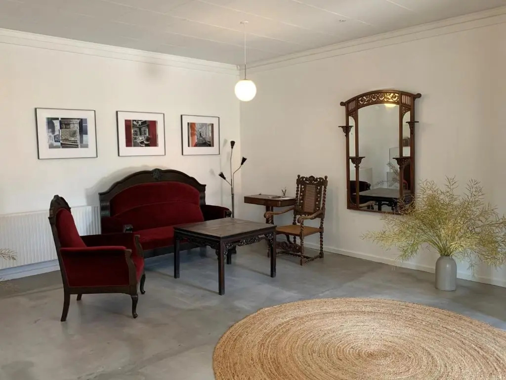 Deluxe Studio
