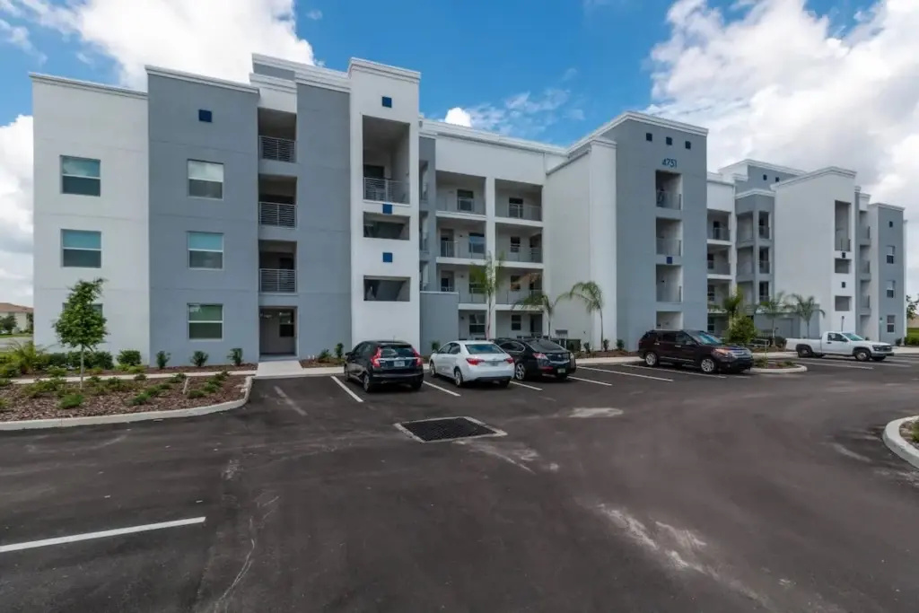 3 Bedrooms / 2 Bathrooms / Storey Lake (4751-308 CT), Kissimmee , US