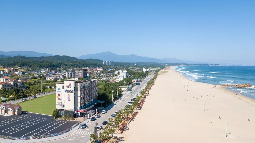 Beach & Waterfront