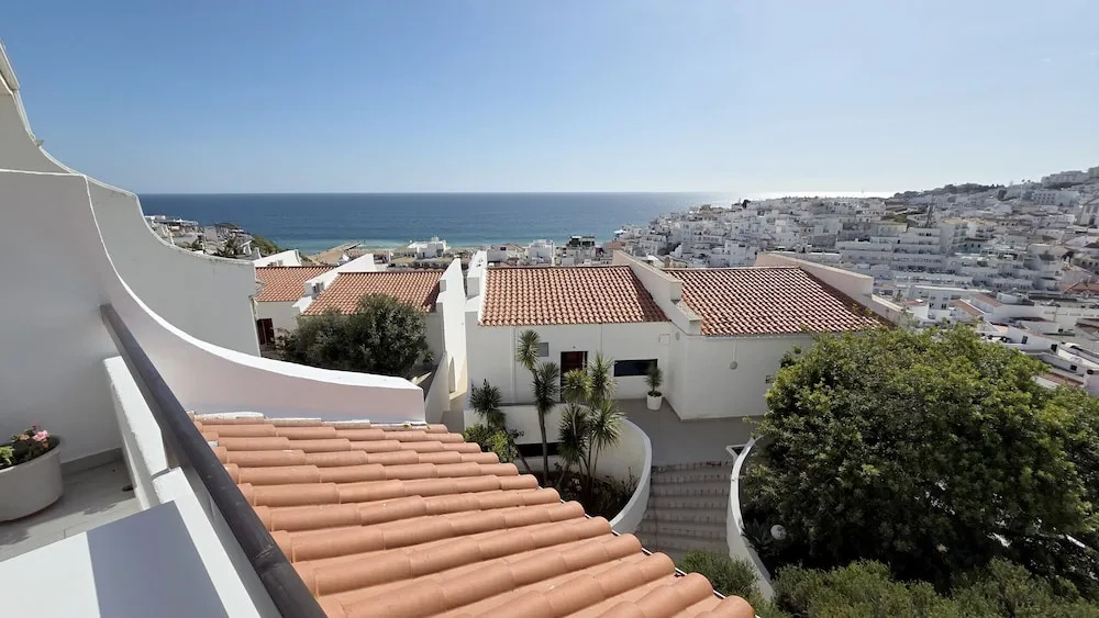 Amazing Sea View Albufeira Center Pool 8 min to Beach