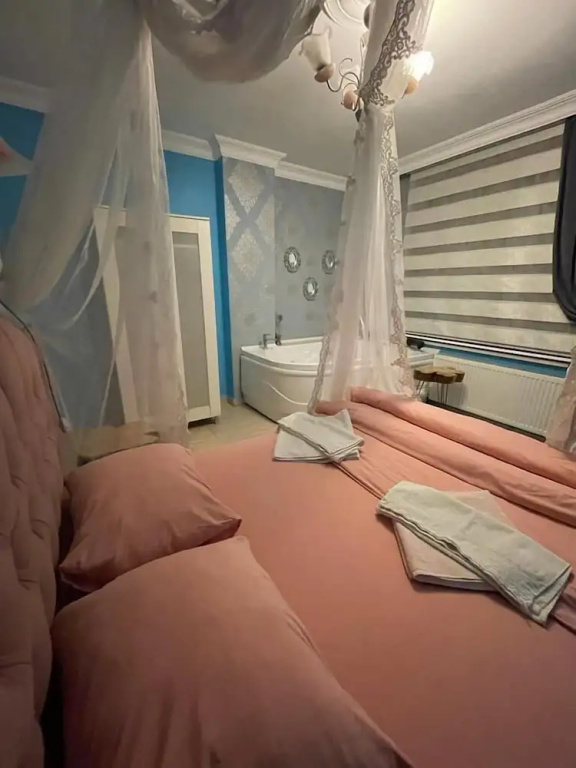 1 Bedroom Executive Suite with mountain view
