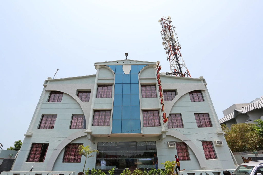 Hotel Mahabir Sheraton by OYO Rooms