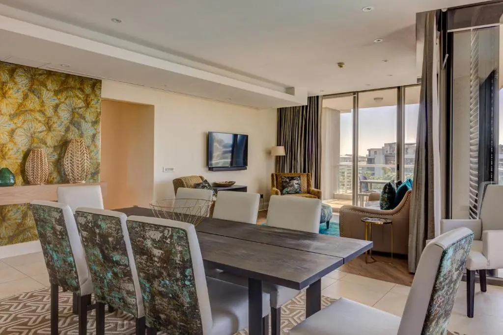 3 Bedrooms Apartment