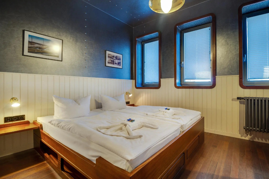 Standard Double room (full double bed)