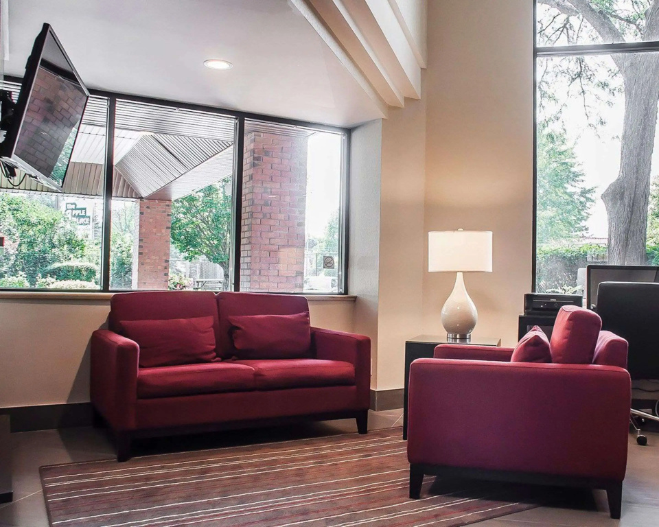 Lobby & Reception