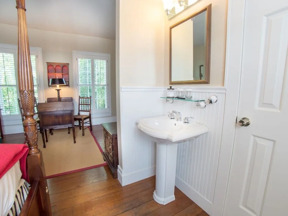 McCully House Inn