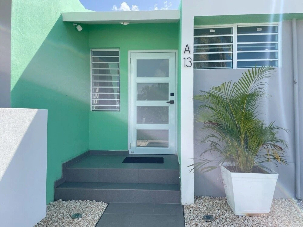 Walk to Beach or Swim in the Pool, 4 Bedrooms 4 Home by Redawning