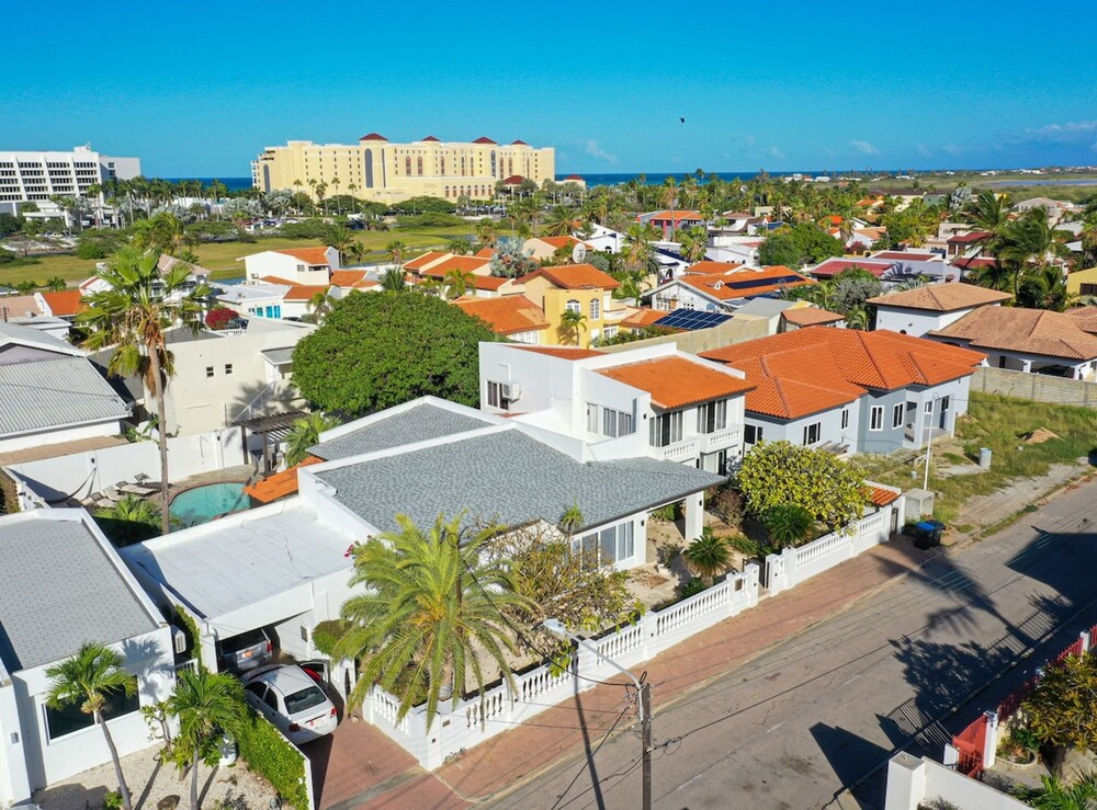 Large Villa-pool-6 Room-sleeps 14-nearby Marriott