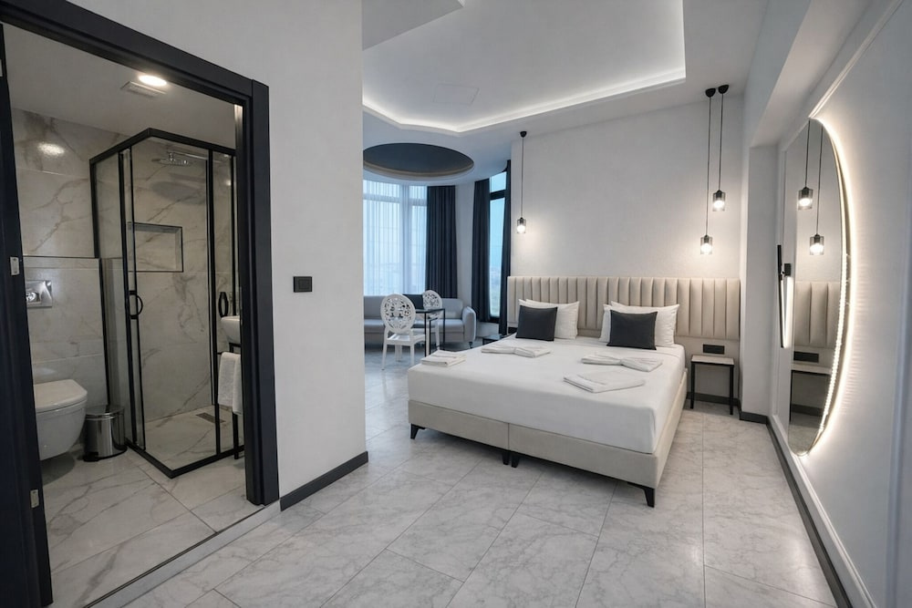 Deluxe Double room (full double bed)