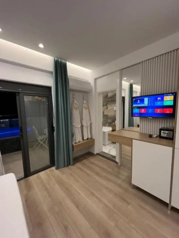 Superior Double room with balcony (full double bed)