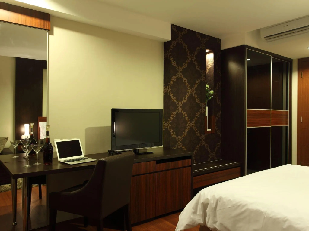 Deluxe Double room (full double bed)
