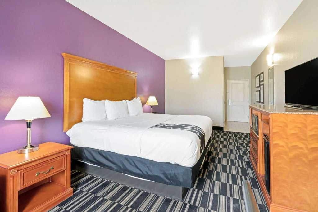 La Quinta Inn & Suites by Wyndham Ada: Фото объекта из Shelterz