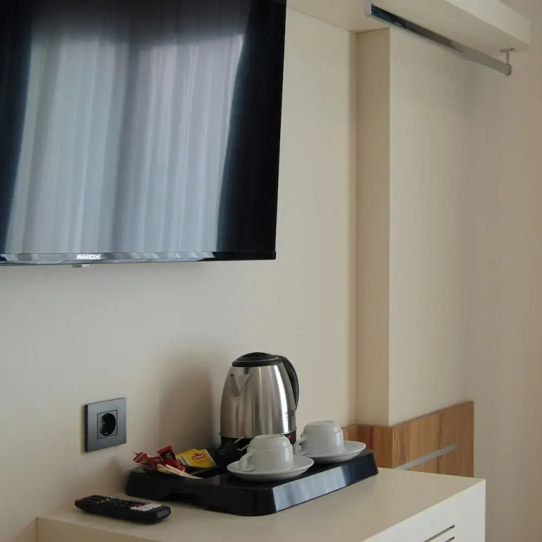 Standard Double room with city view (full double bed)