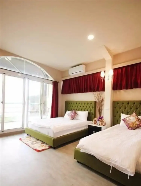 Deluxe Double room (full double bed)