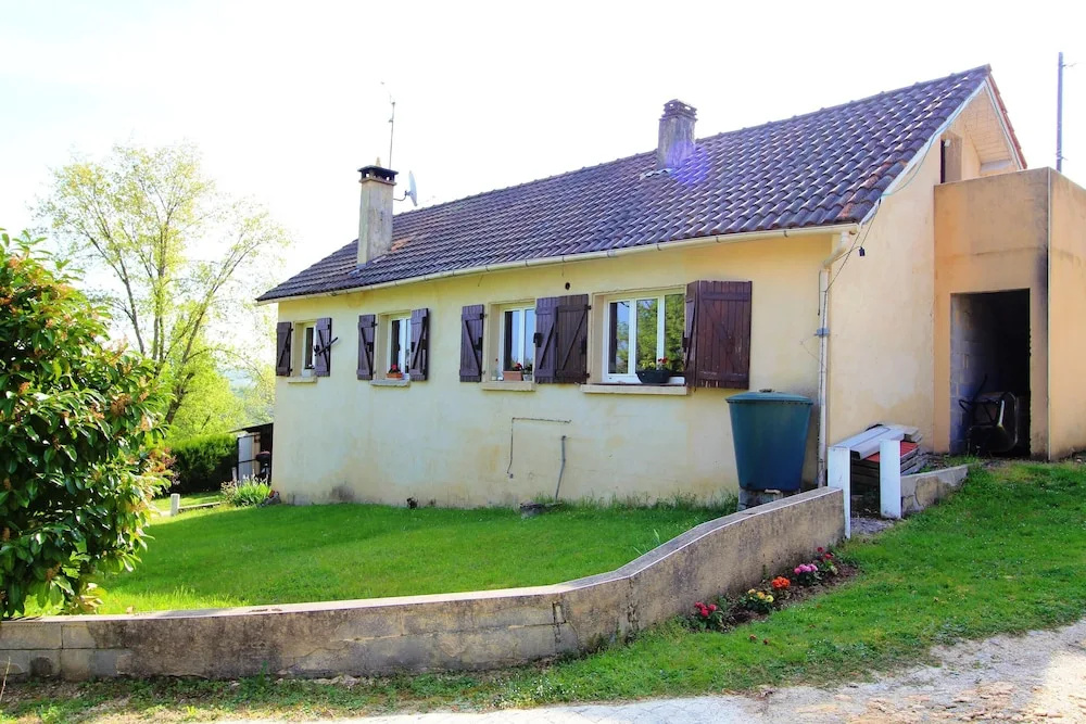 House With 2 Bedrooms in Marcillac-saint-quentin, With Enclosed Garden