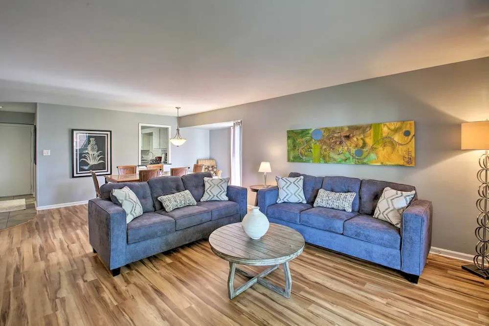 Lake-view Balcony: Sunny Hot Springs Condo! — фото 4