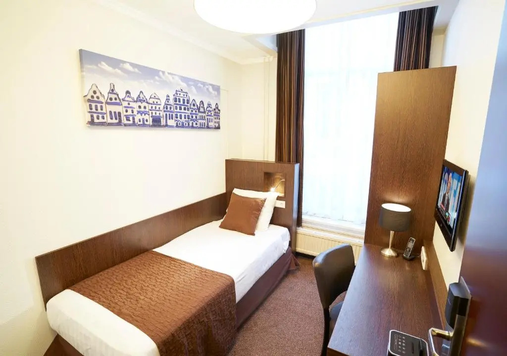 Standard Single room with canal view