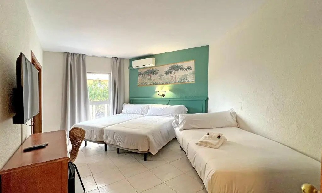 Standard Triple room