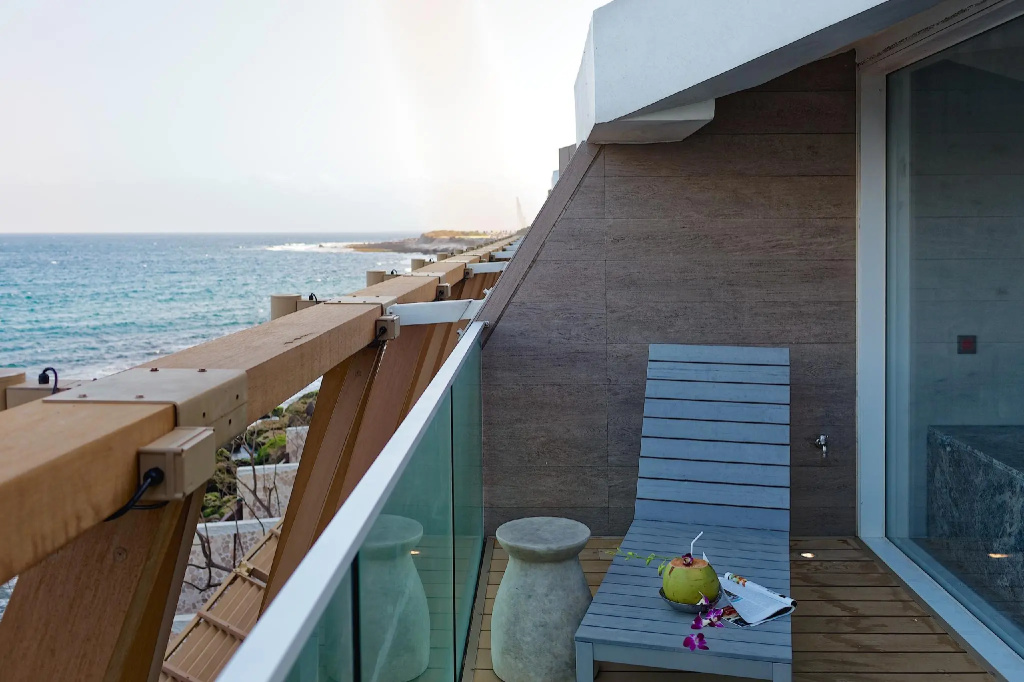 Suite with ocean view
