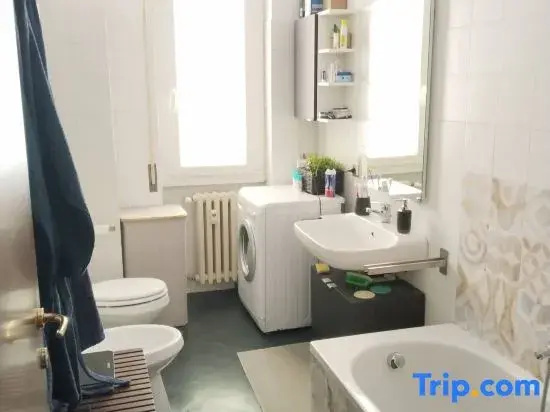 Spacious room in three-room apartment a stone's throw from the M1