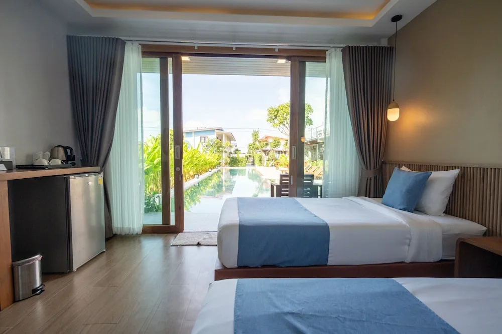 Deluxe Double room with balcony and with pool view (twin beds)