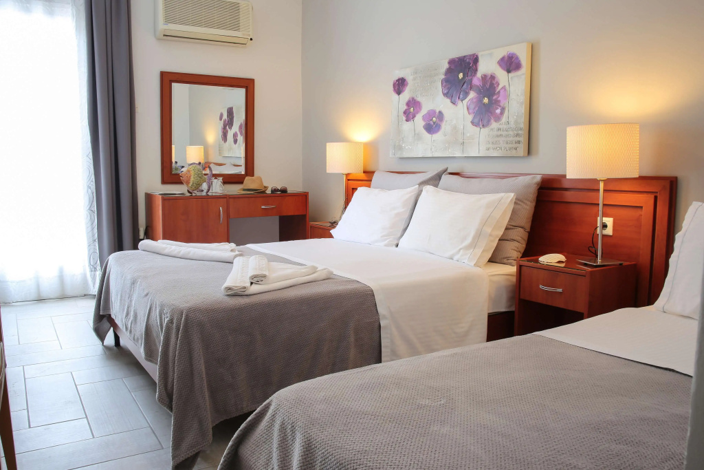 Standard Triple room with balcony