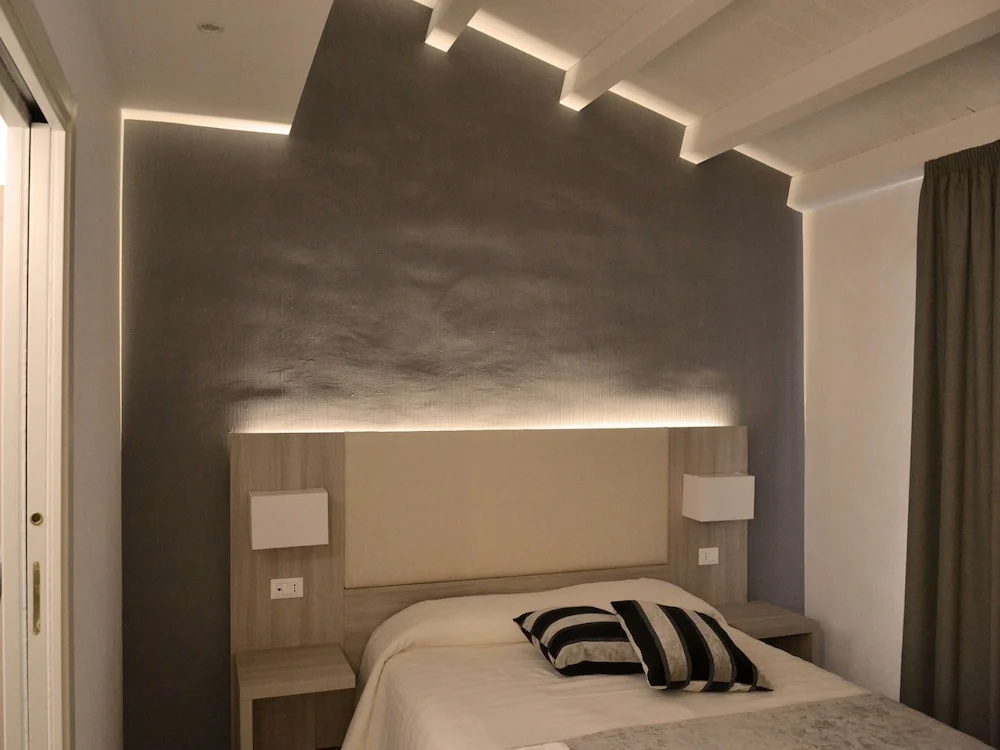 Deluxe Double room with balcony (full double bed)
