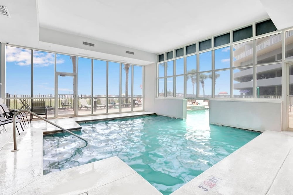Seawind 1208 Beach Front Zero Entry Pool — 4