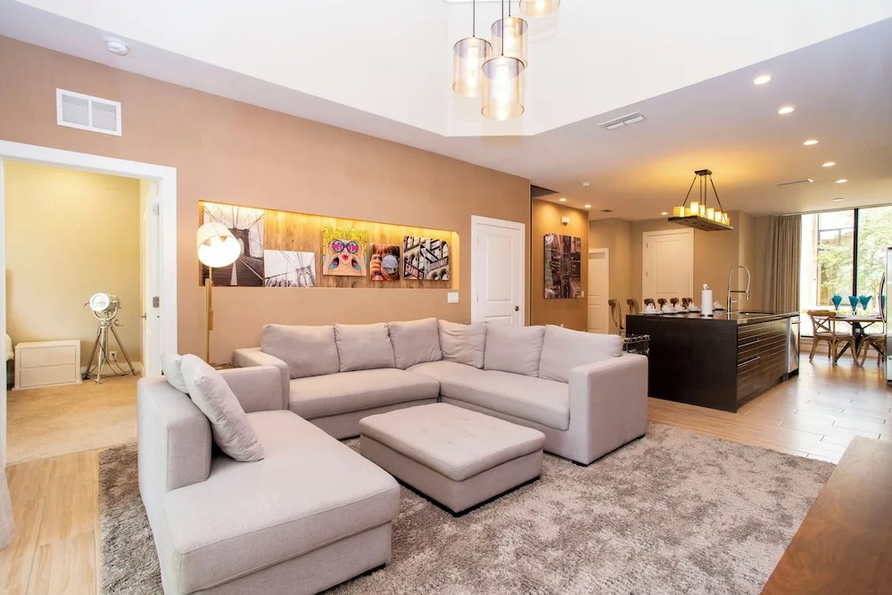 Luxury 4 Bedroom Home @ Magic Village Resort 7487