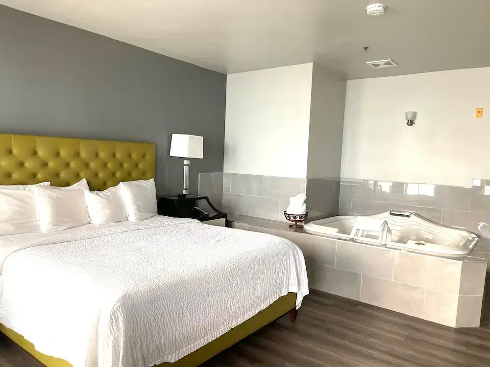 Deluxe Double room with balcony (full double bed)