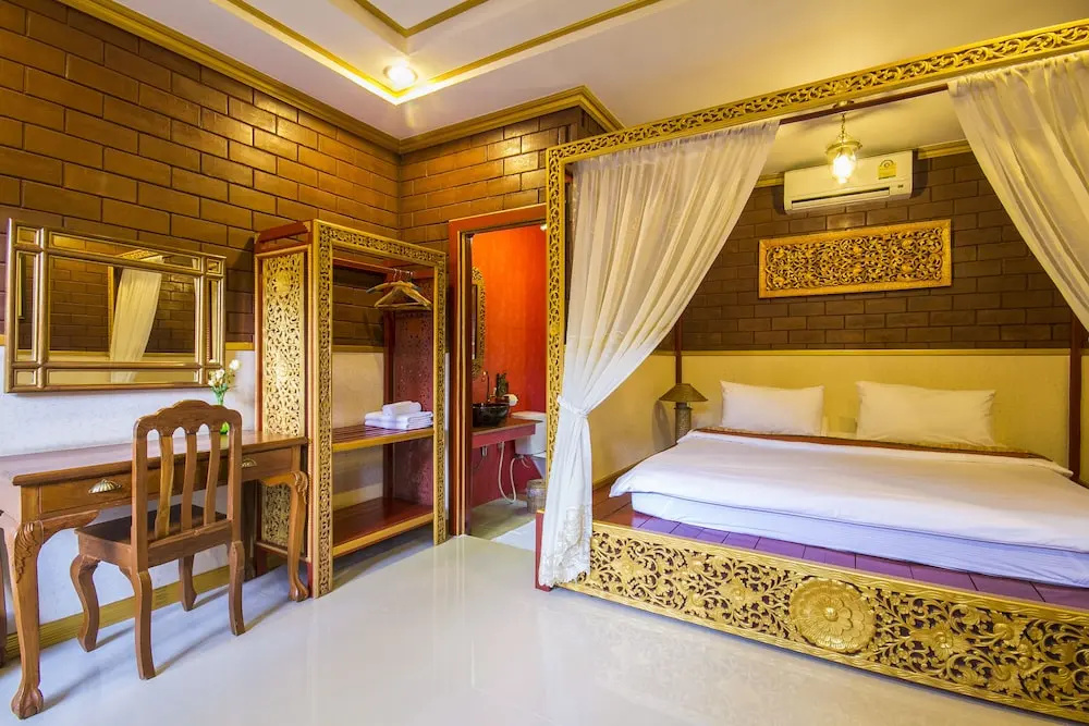 Deluxe Double room with balcony (full double bed)