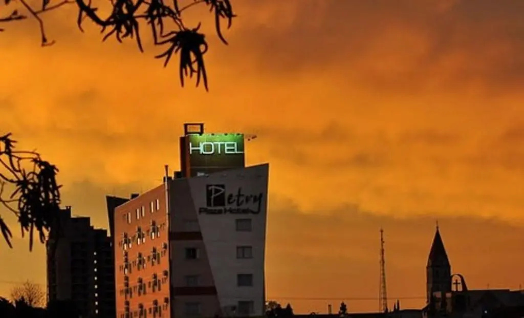 Petry Plaza Hotel