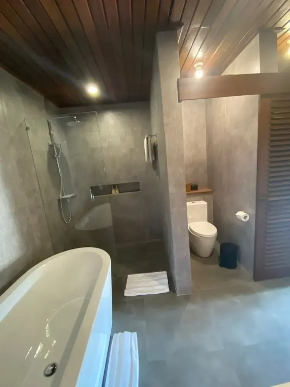 Deluxe Double room (full double bed)