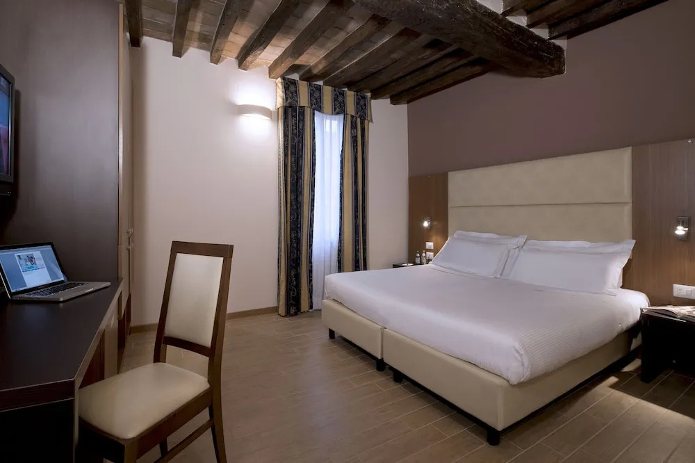 Classic Double room (full double bed)