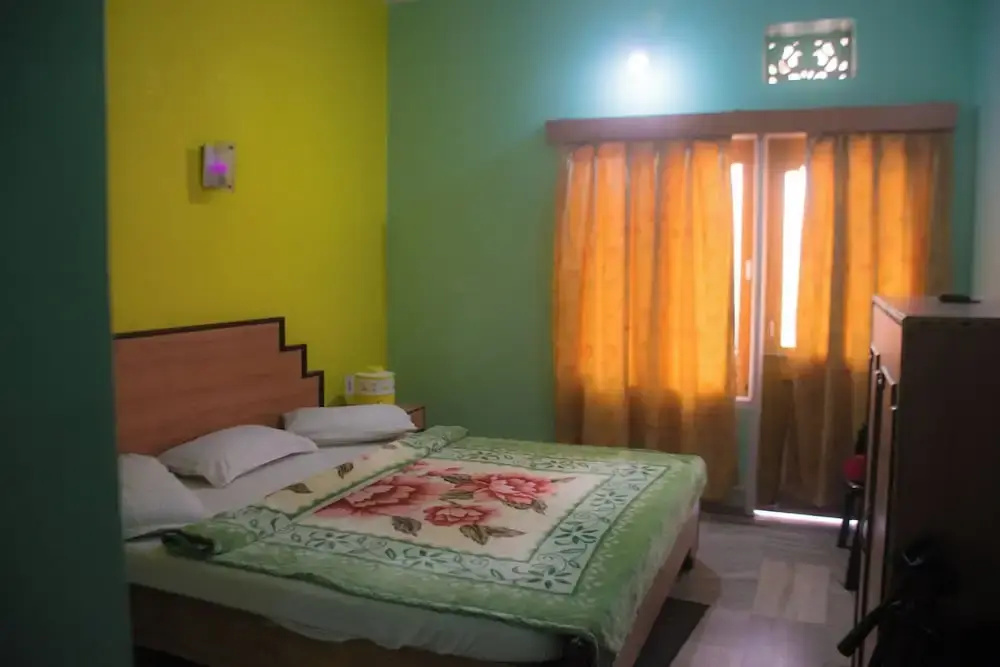 Deluxe Double room (full double bed)