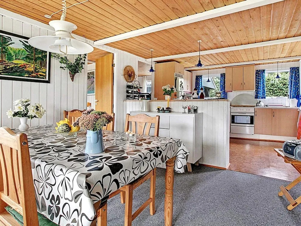 6 Person Holiday Home in Hadsund - фото 12