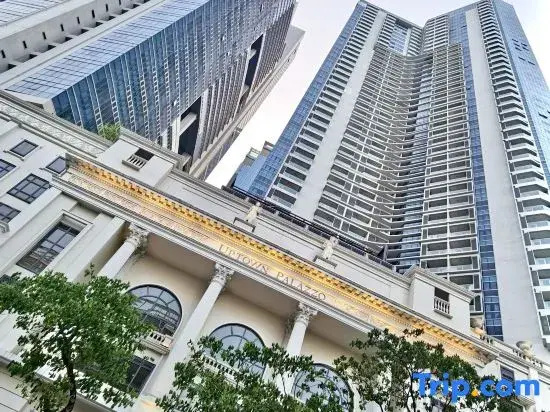 Thompson Suites BGC (Uptown Parksuites Tower 2)