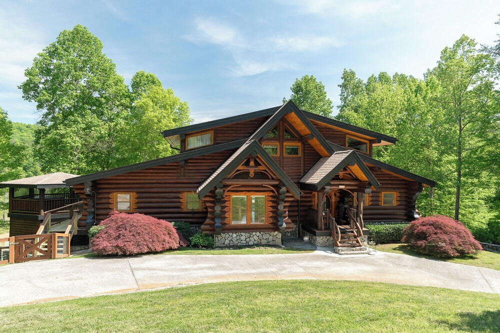 Hot Tub + Dock! Waterfront Norris Lake Log Home