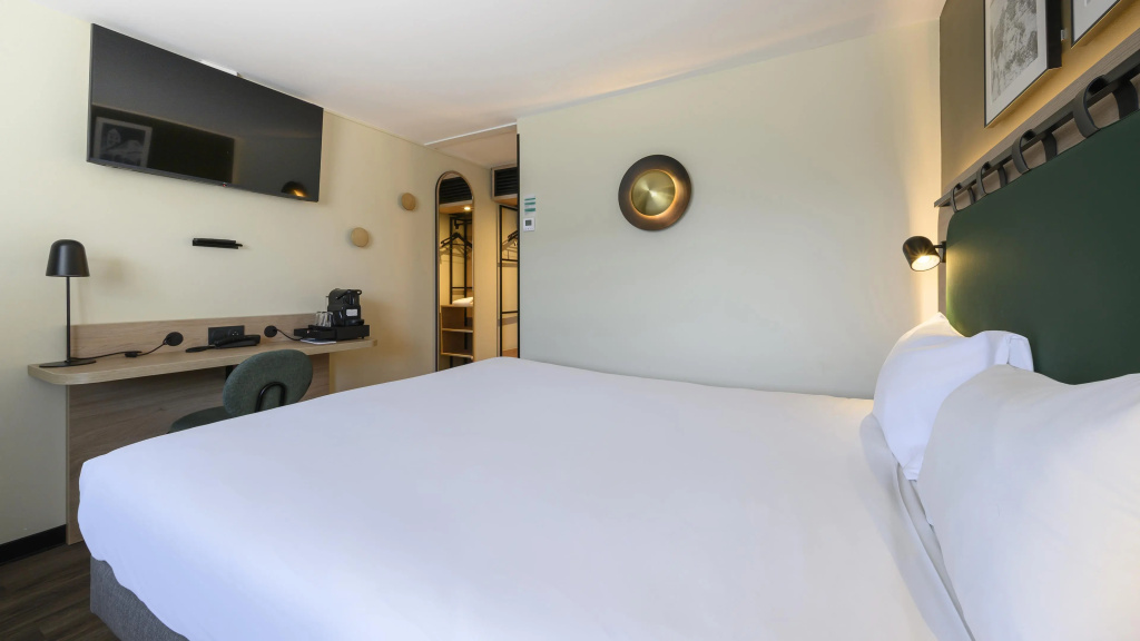Superior Double room (full double bed)