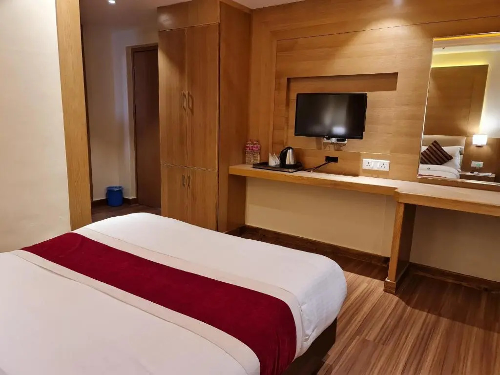 Deluxe Double room (full double bed)