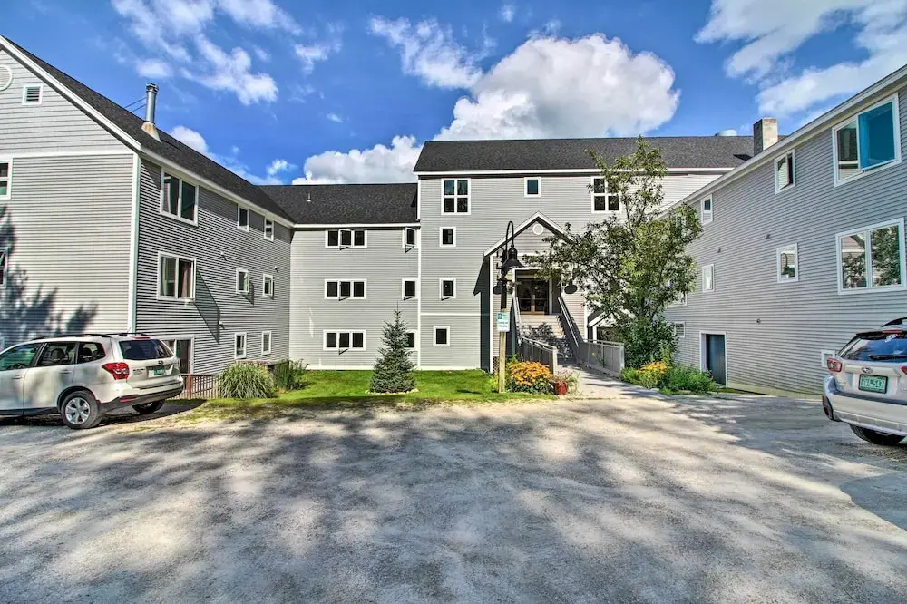 Cozy Condo w/ Magic Mountain Ski-in Access!