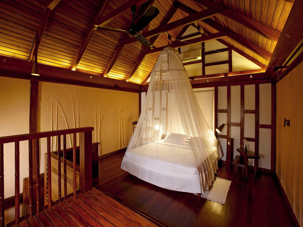 Double Cottage beachfront full double bed