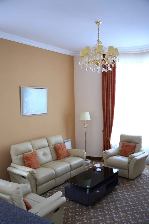 3 Bedrooms Cottage with balcony