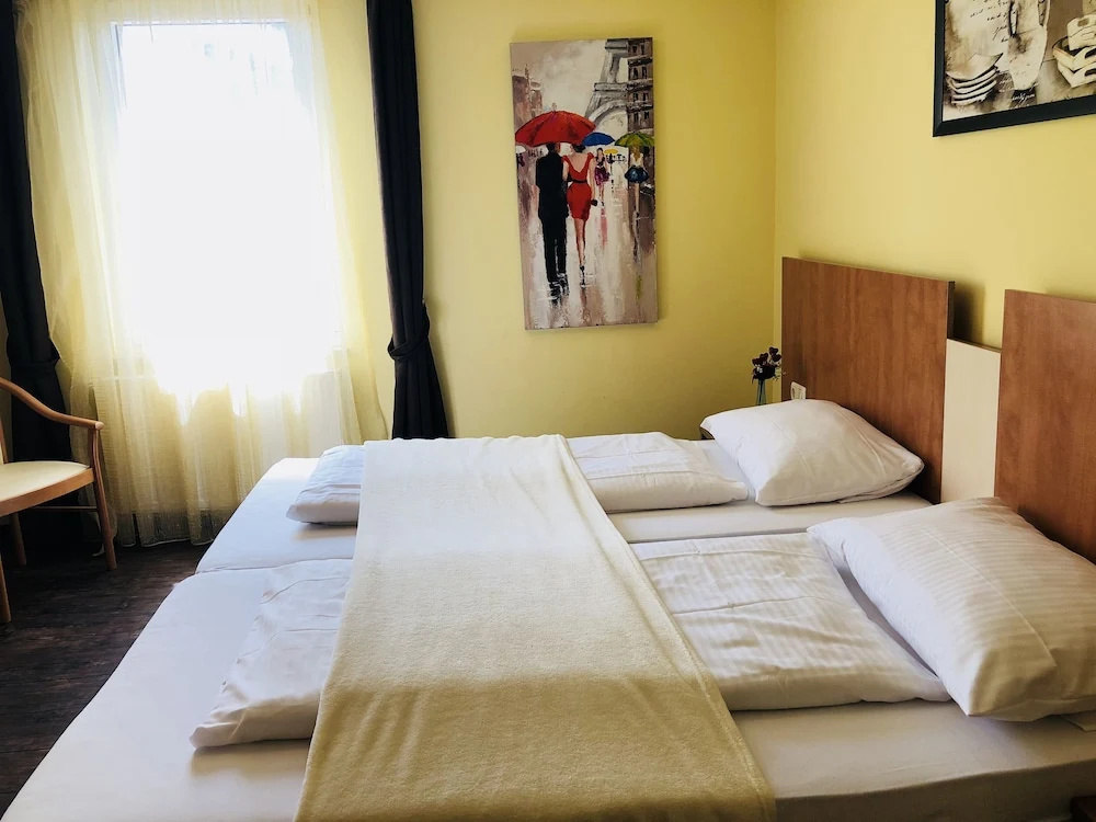 Economy Double room (twin beds)