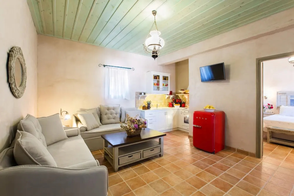 2 Bedrooms Basement Apartment with garden view
