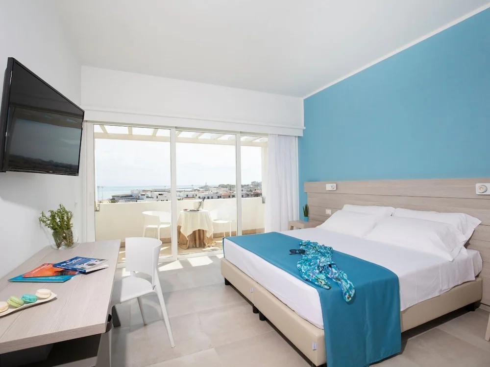 Deluxe Double room with balcony (full double bed)