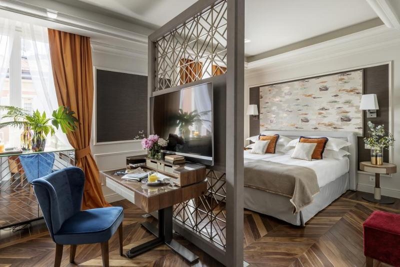 Deluxe Double room (full double bed) (bed type is subject to availability)