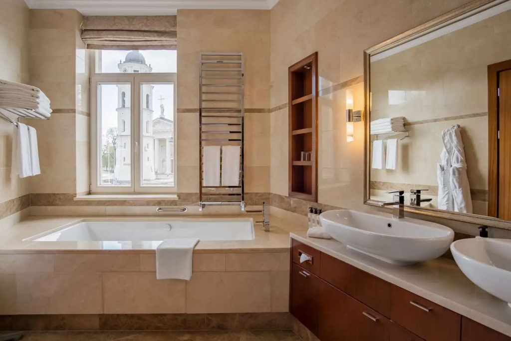 Grand Double Suite (full double bed)