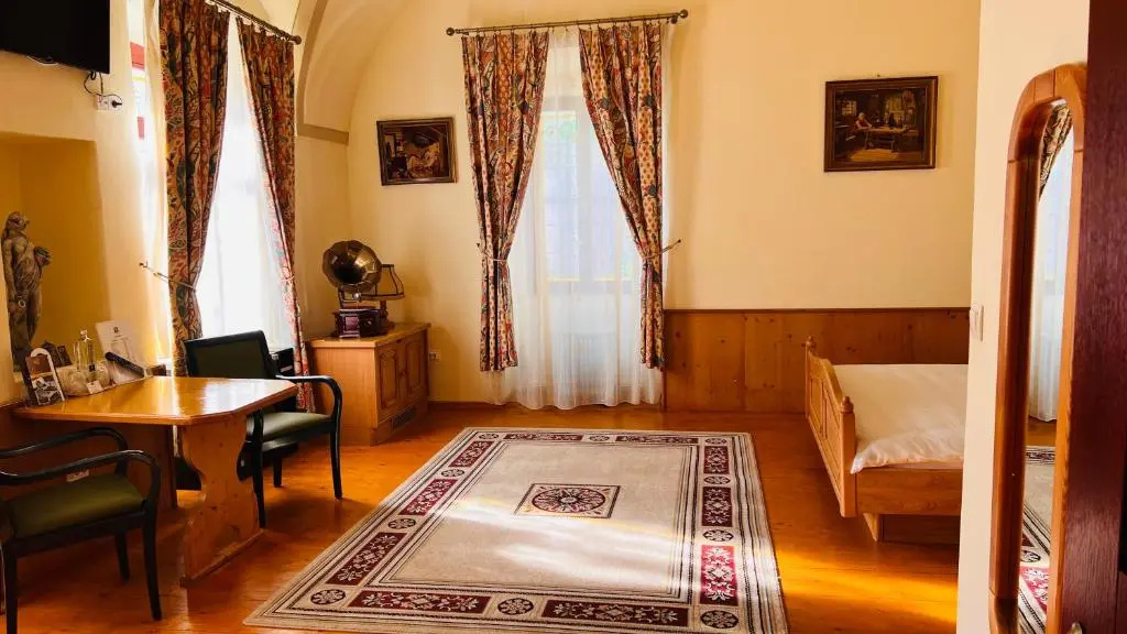 Deluxe Double room (full double bed)